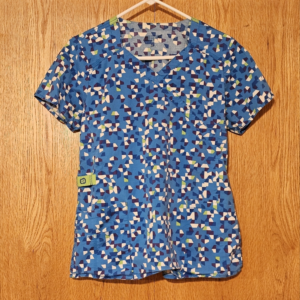 Wonderwink Geometric Scrub Top, Size Medium